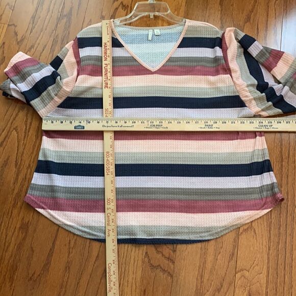EST 1946 Size XL short sleeve multi color stripe top - Picture 6 of 6